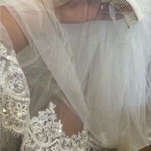 Elegant White Lace Bridal Veil